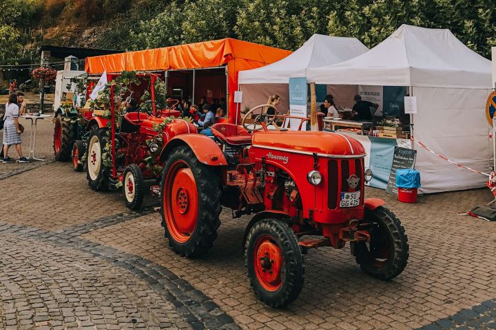 Dorffest mit Traktor