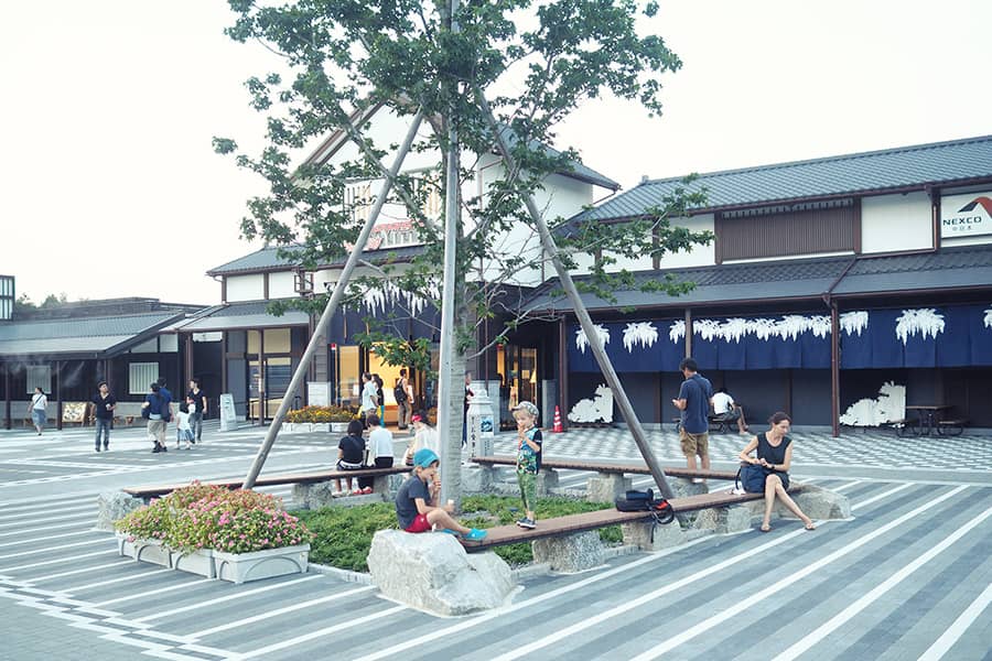 Autobahnraststätte Japan Roadtrip Campervan