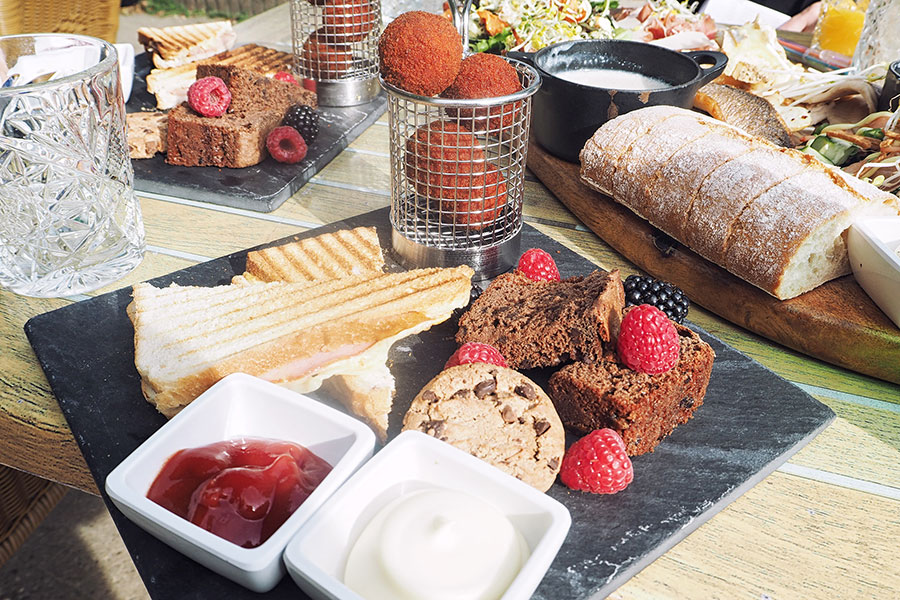 Mittagessen im Grand Cafe Aan de Beek Arnheim