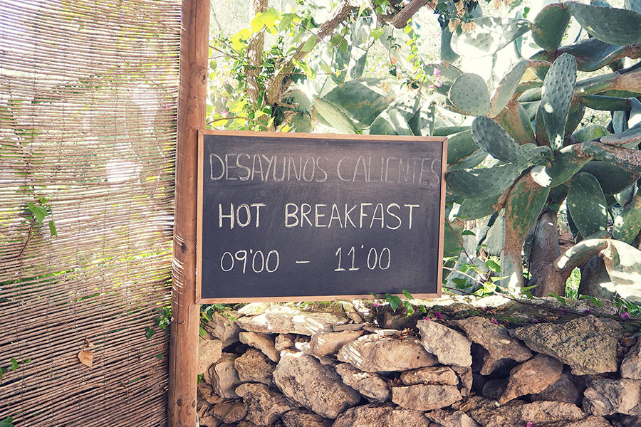 Frühstück auf der Terrasse Can Guillem Ibiza