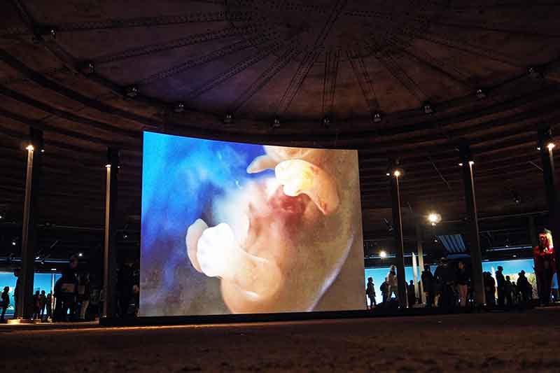 Gasometer mit Kindern