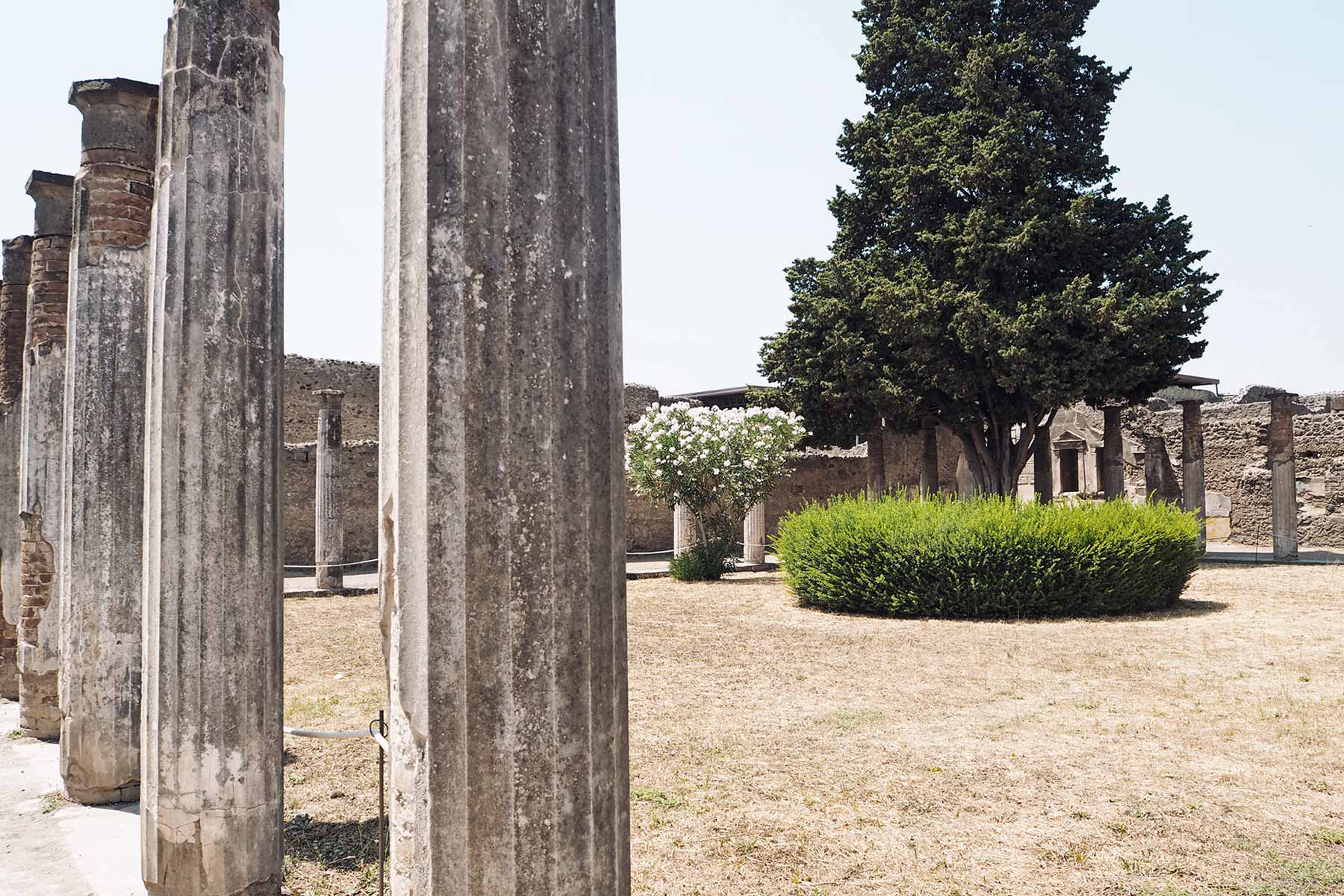 Säulengarten in Pompeji
