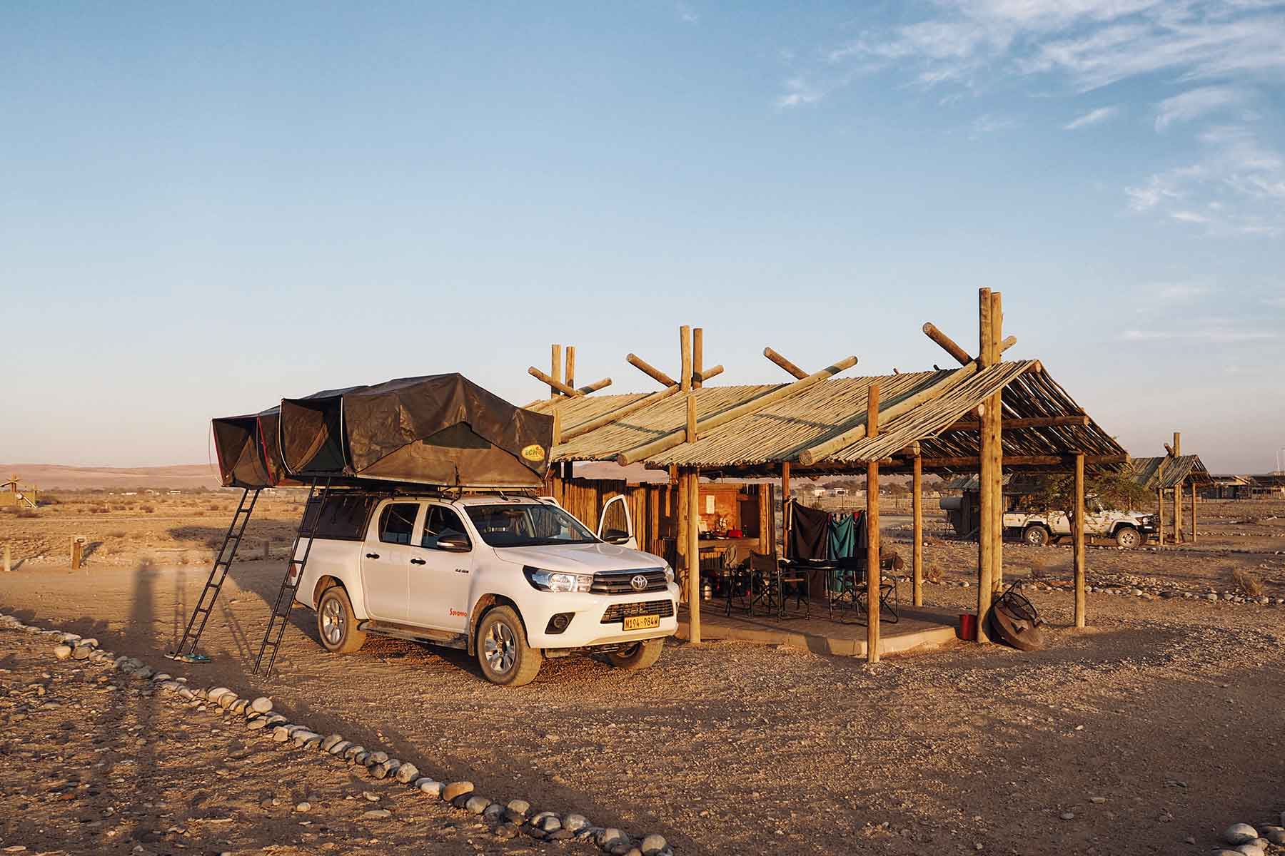 Jeep mit Dachzelt in Namibia