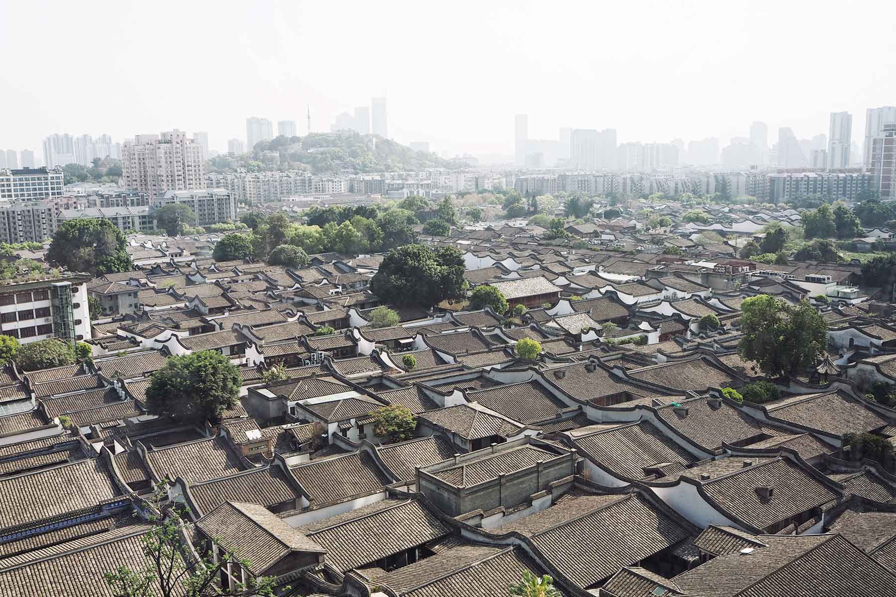 Three Lanes and Seven Alleys