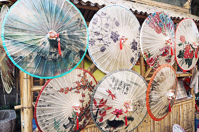 Three Lanes and Seven Alleys