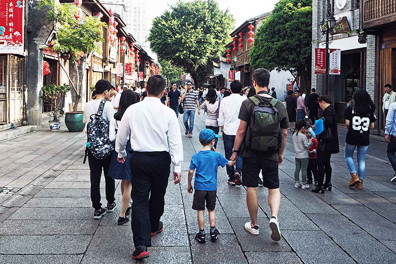 Three Lanes and Seven Alleys