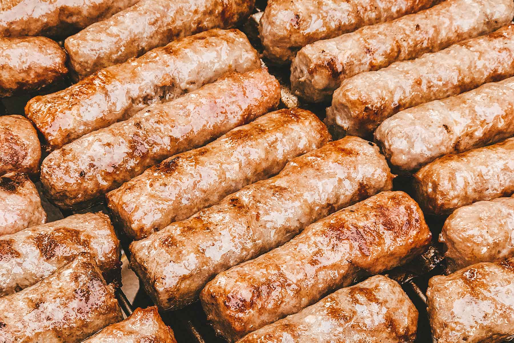 Ćevapčići auf dem Grill Kroatien