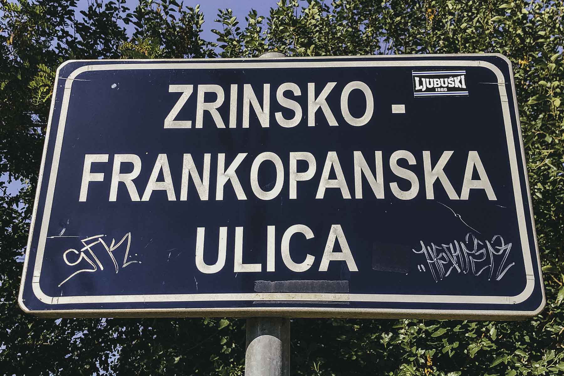 Ortsschild in Kroatien