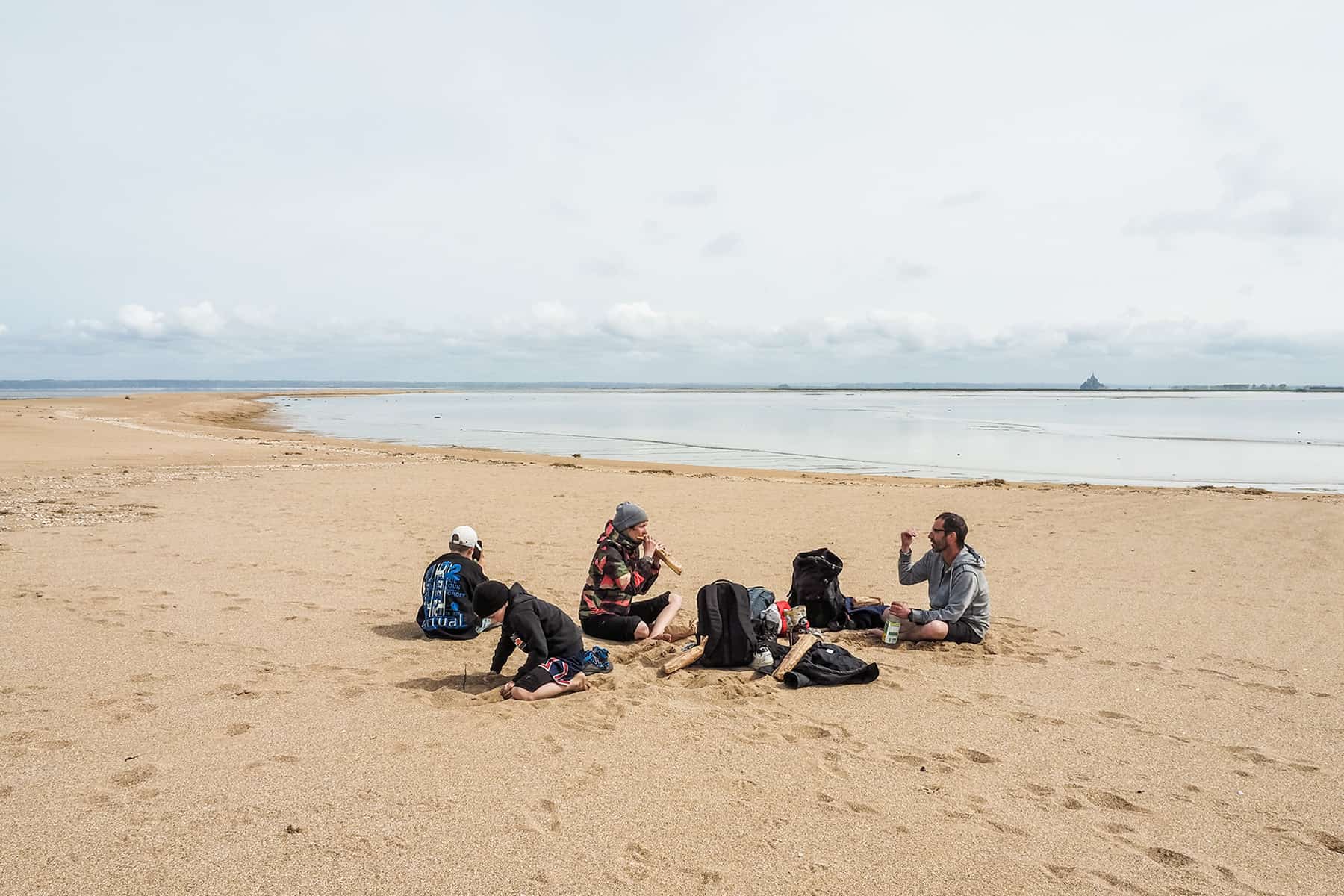 Bucht von Mont-Saint-Michelt von Mont-Saint-Michel in der Bretagne