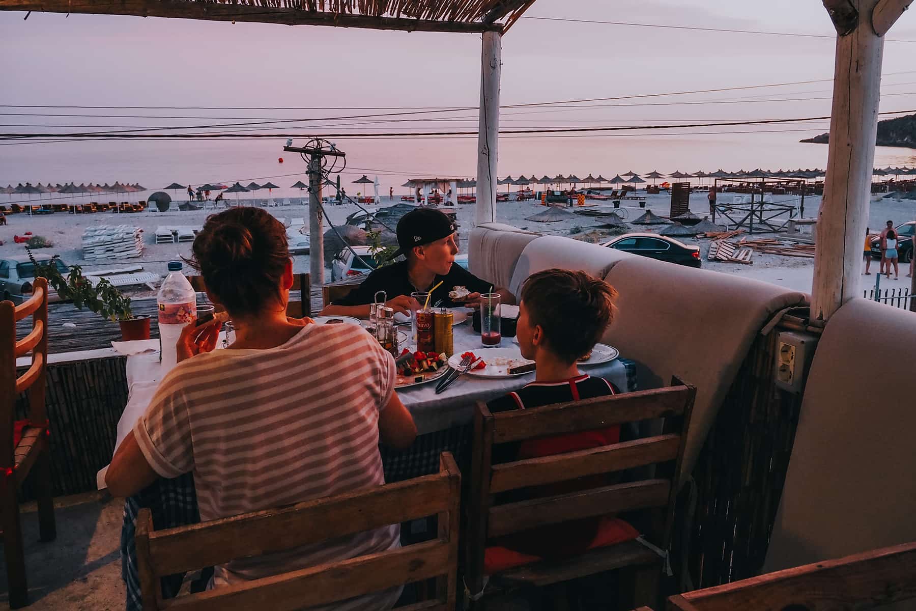 Abendessen am Strand in Albanien