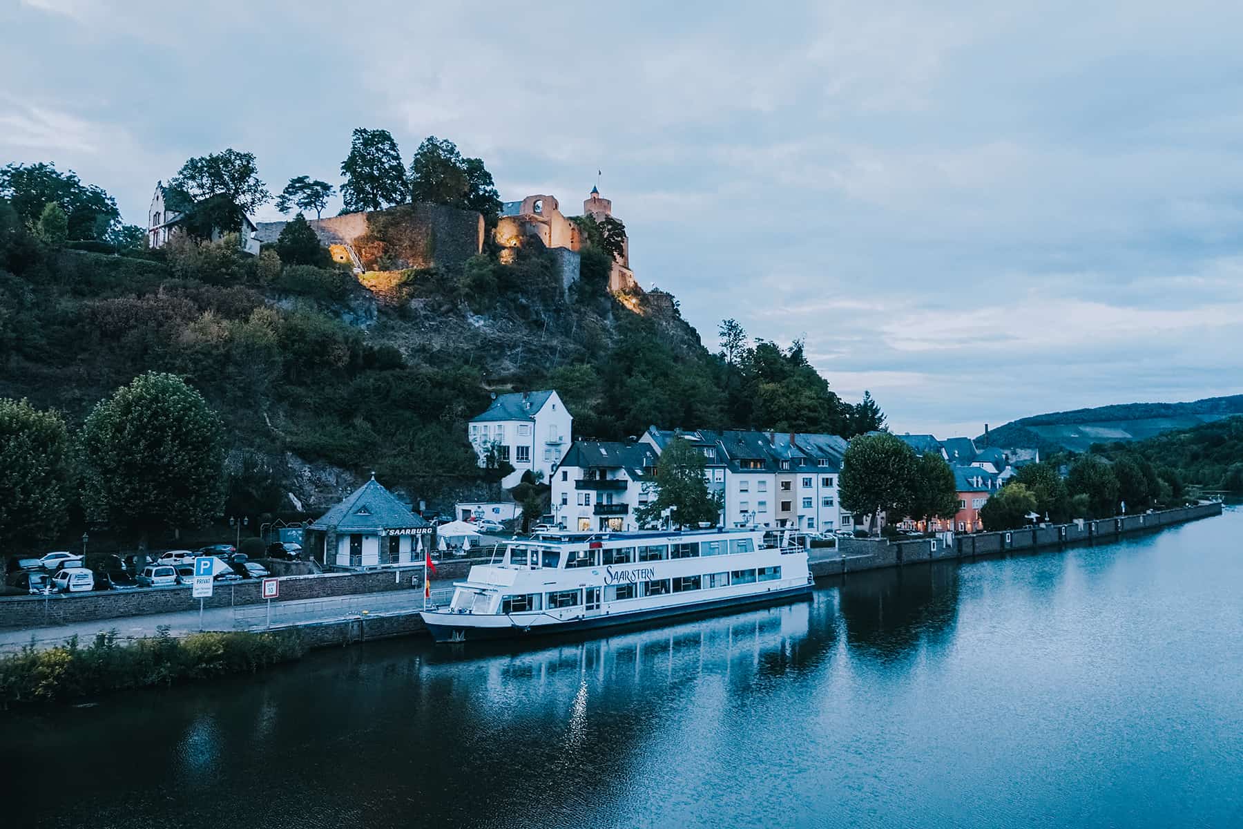 Saarburg in der Abenddämmerung