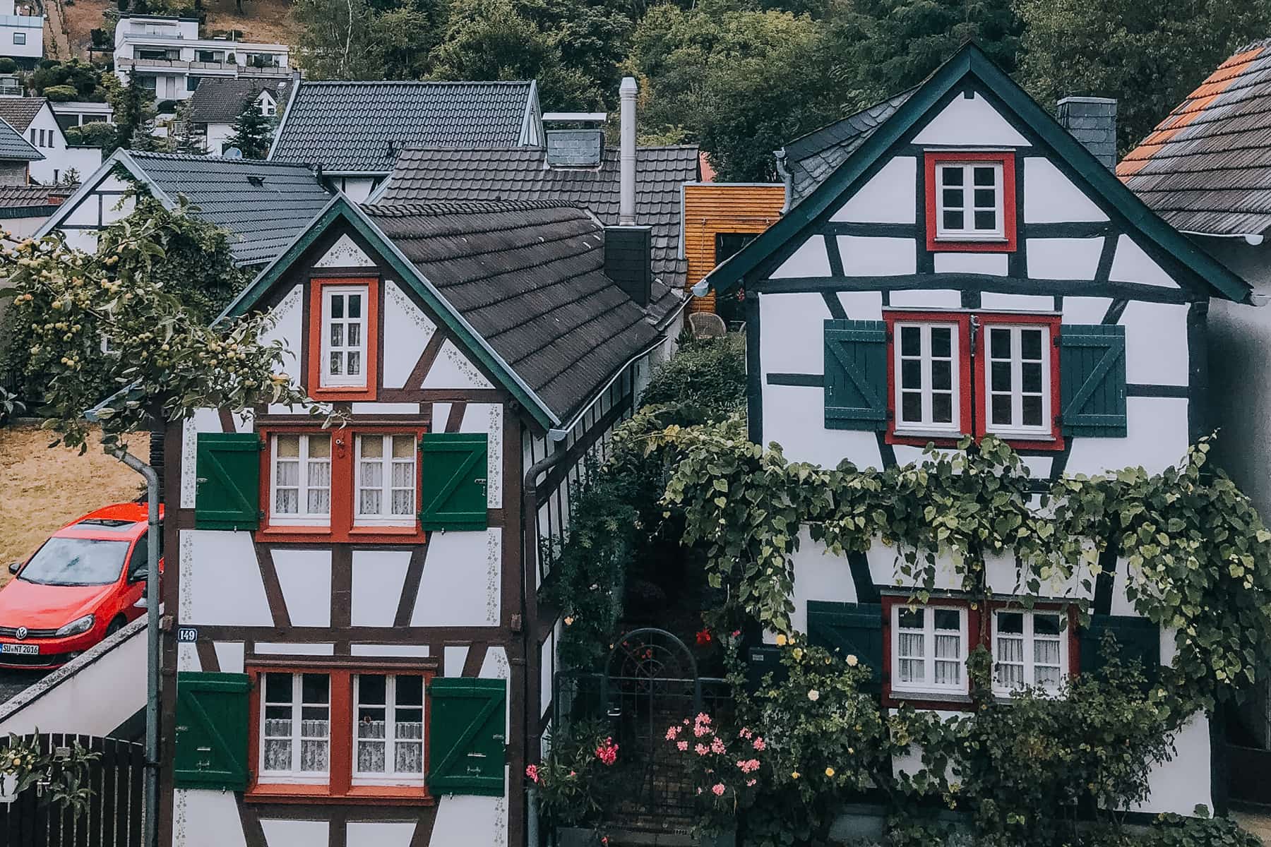 Fachwerkhäuser am Wegesrand