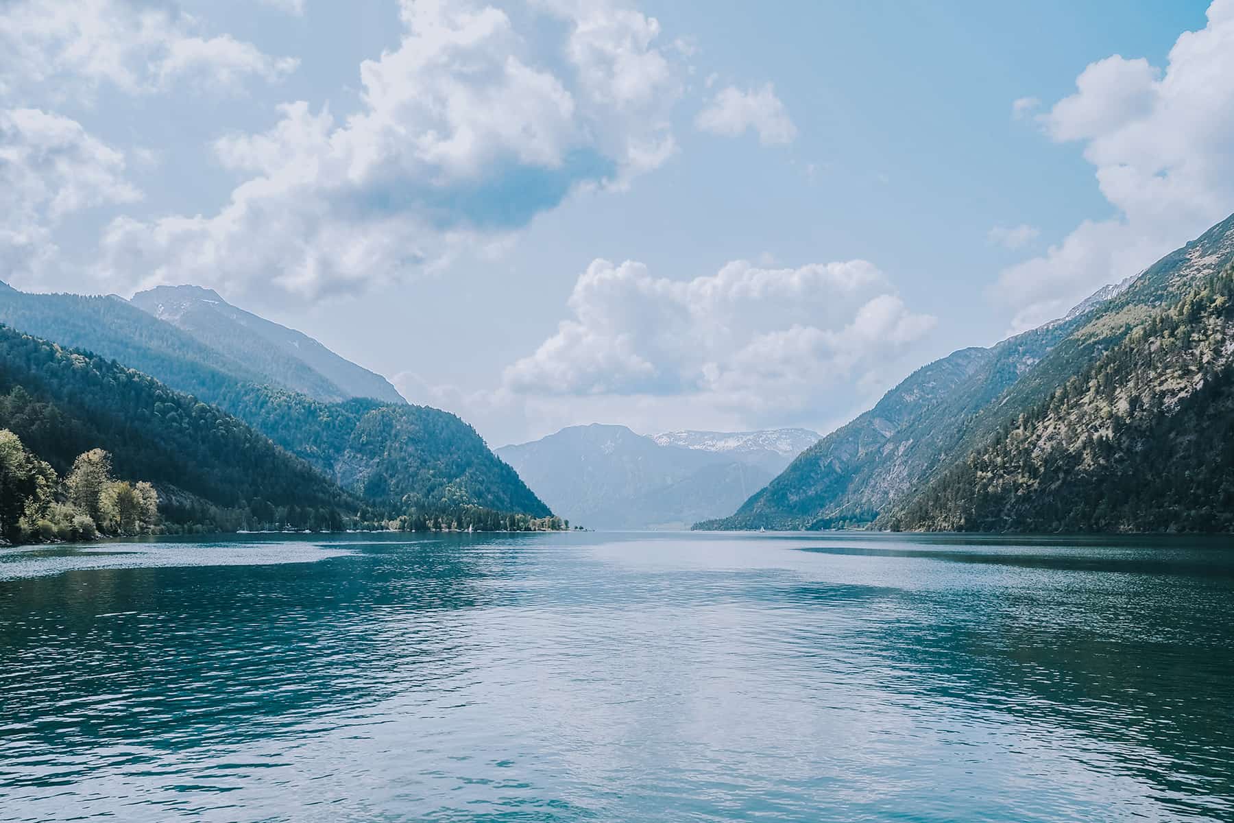 Mit dem Schiff über den Achensee in Tirol
