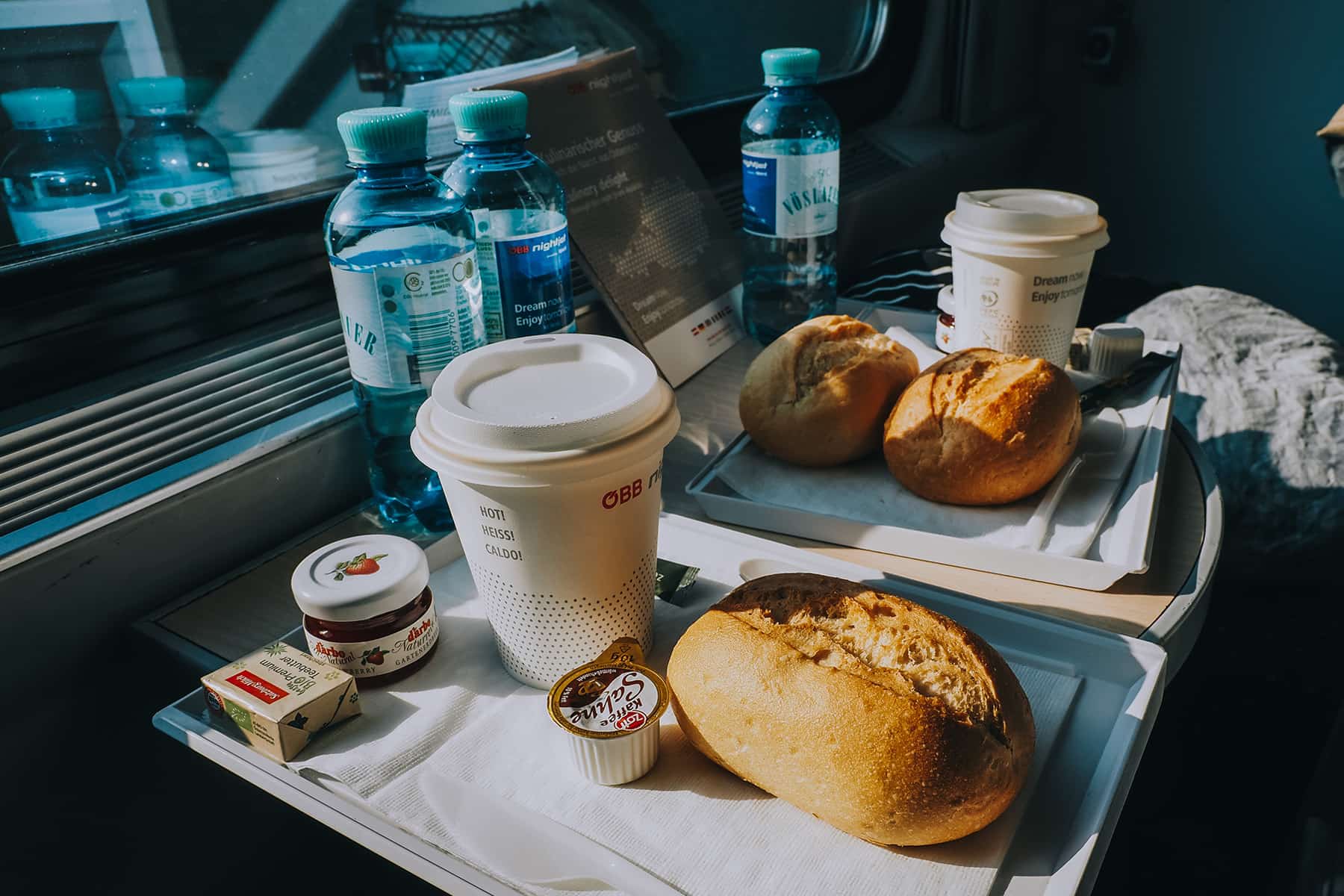 Nachtzug in die Berge nach Österreich