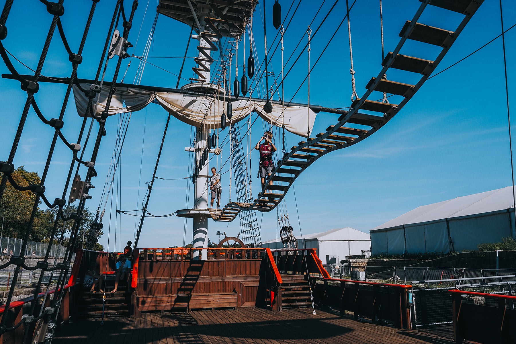 Abenteuerpark Accro-Mâts Rochefort in Frankreich