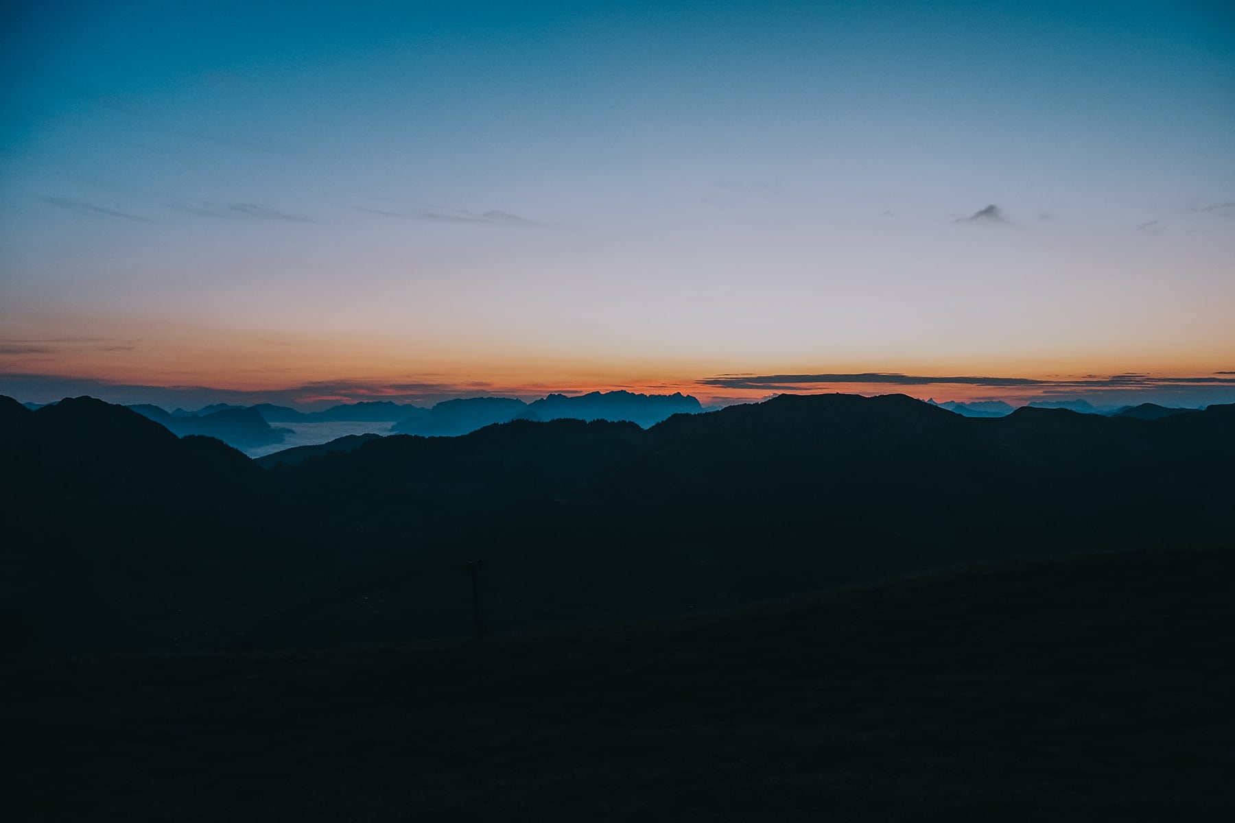 Sonnenaufgang im Alpbachtal in Tirol Österreich