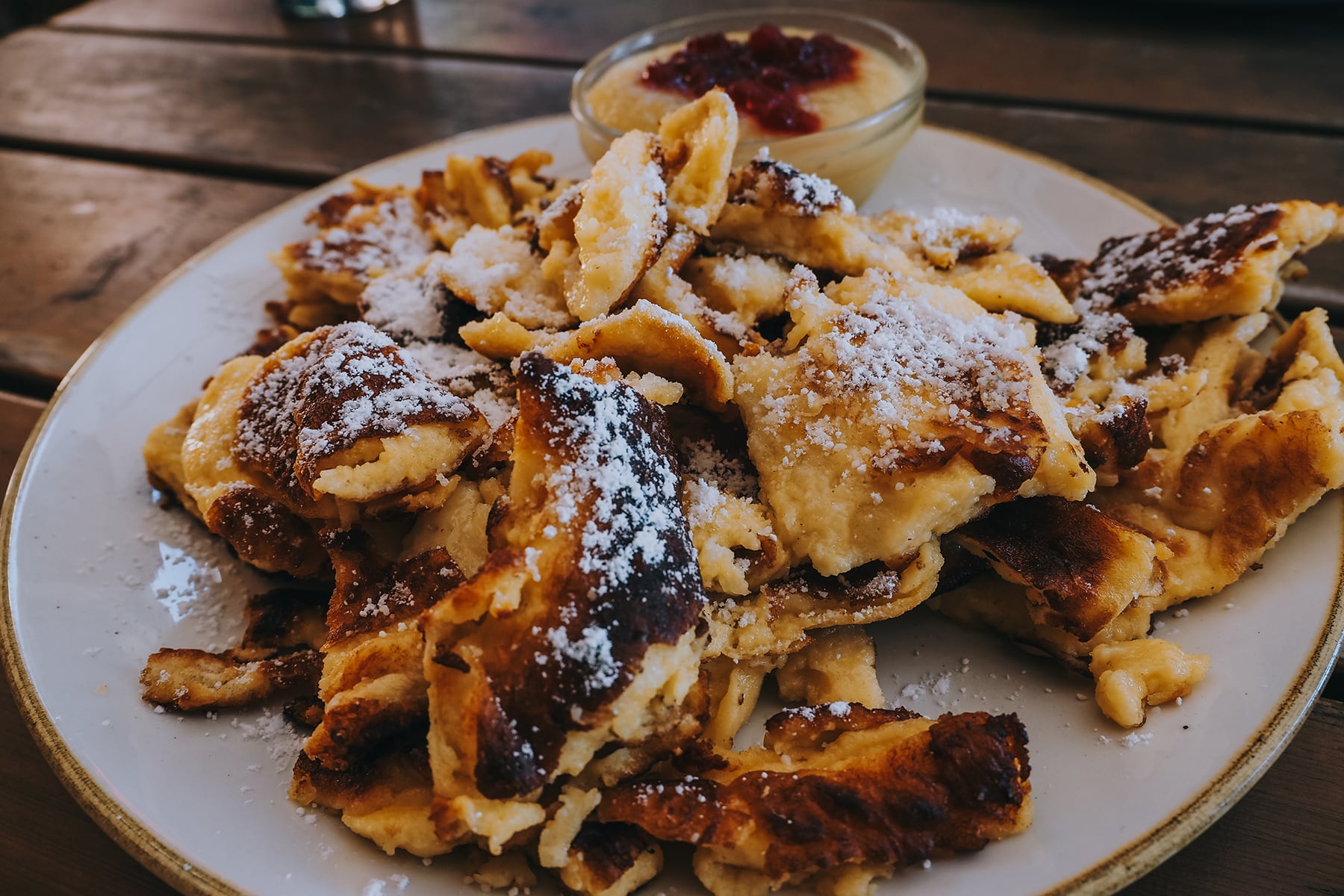 Kaiserschmarren im Gasthof Holzalm im Alpbachtal in Tirol Österreich