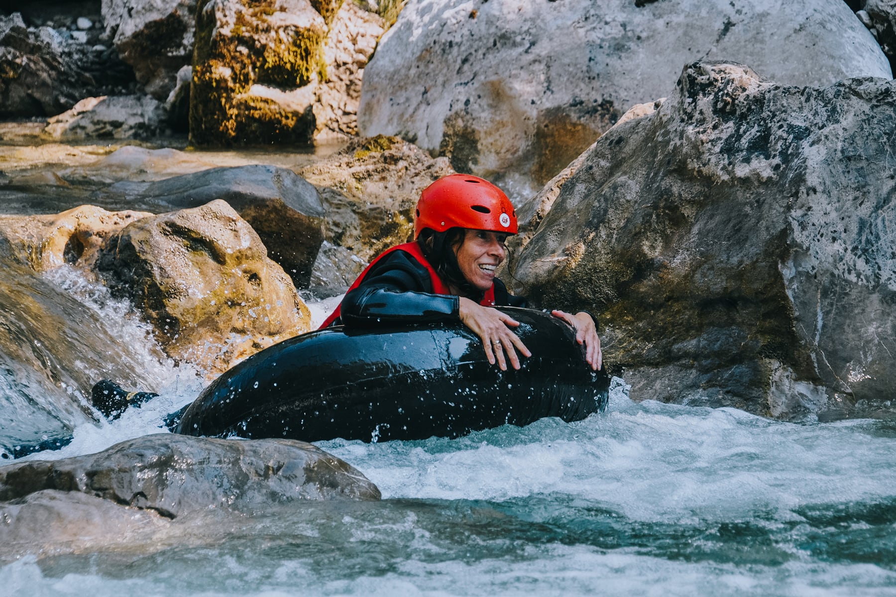 Schlauchreiten in der Brandenberger Ache im Alpbachtal