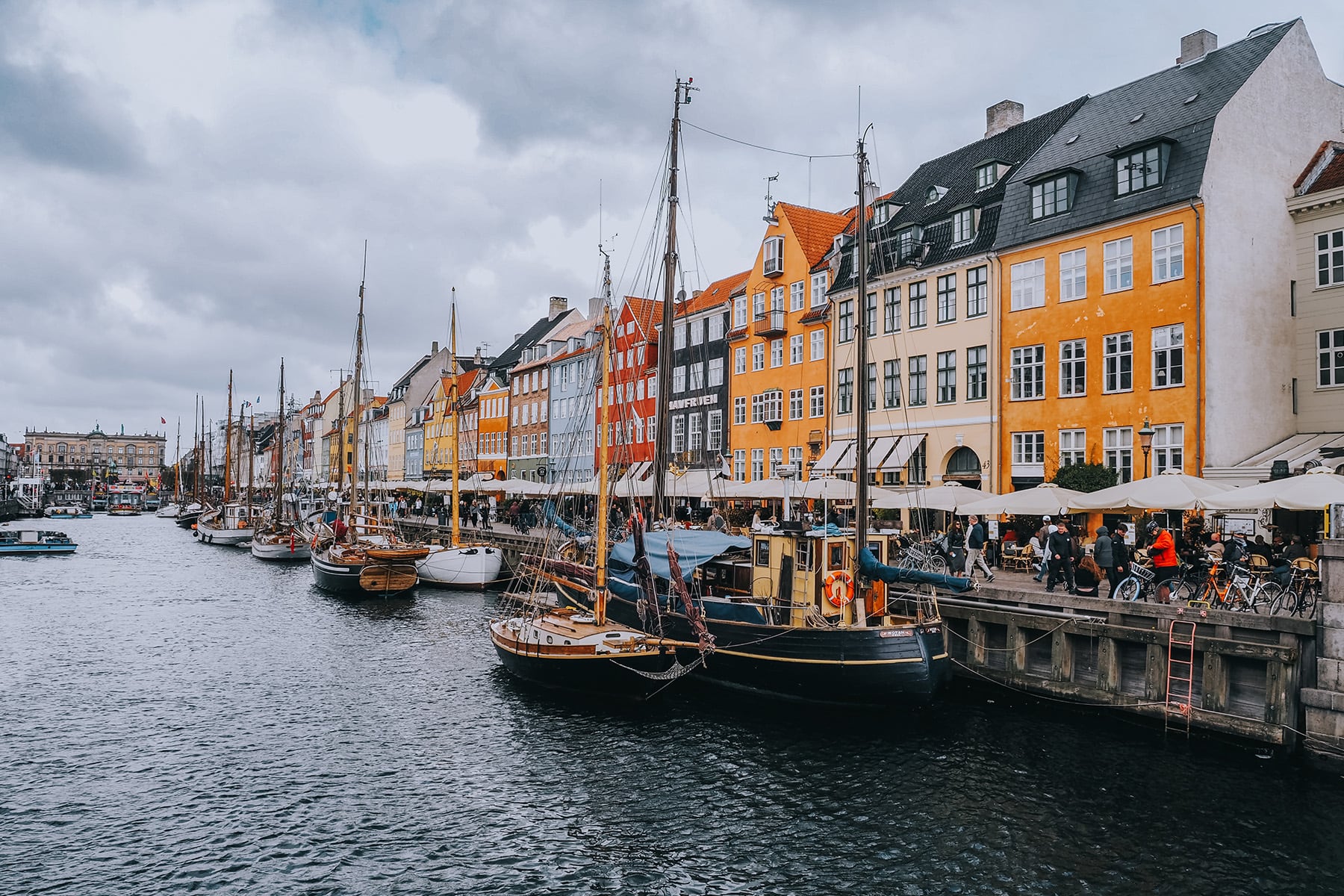 Nyhavn in Kopenhagen ist eine Sehenswürdigkeit