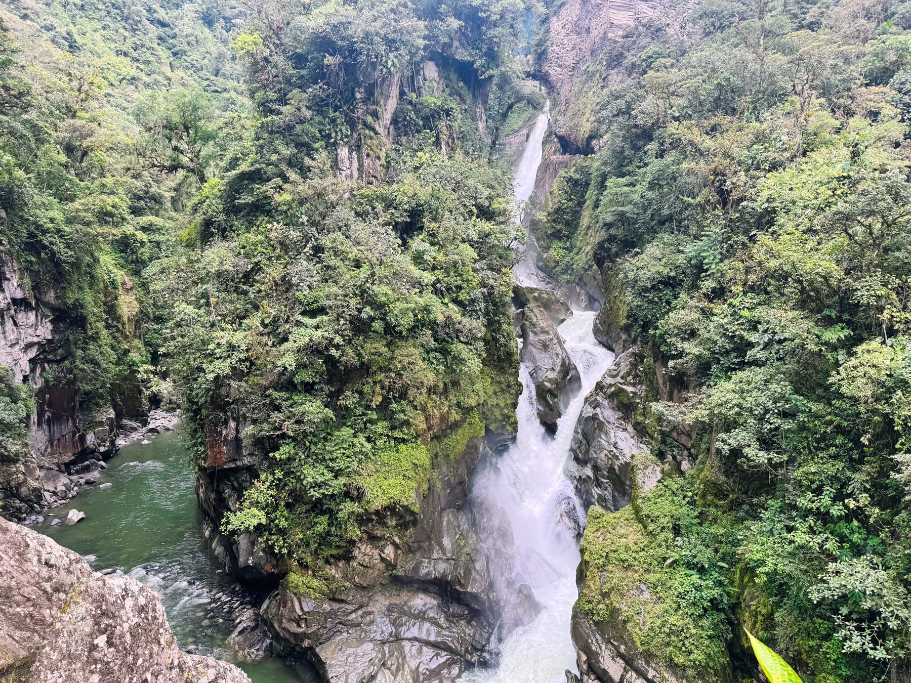 Ecuador mit Kindern: Rundreise in Südamerika mit Wasserfall