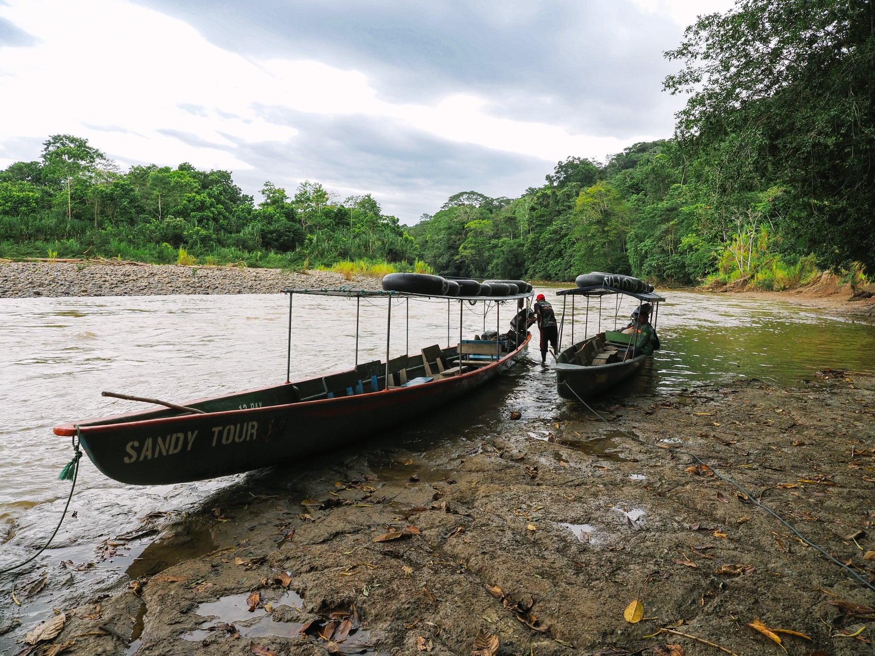 Amazonasgebiet in Ecuador mit dem Boot erkunden