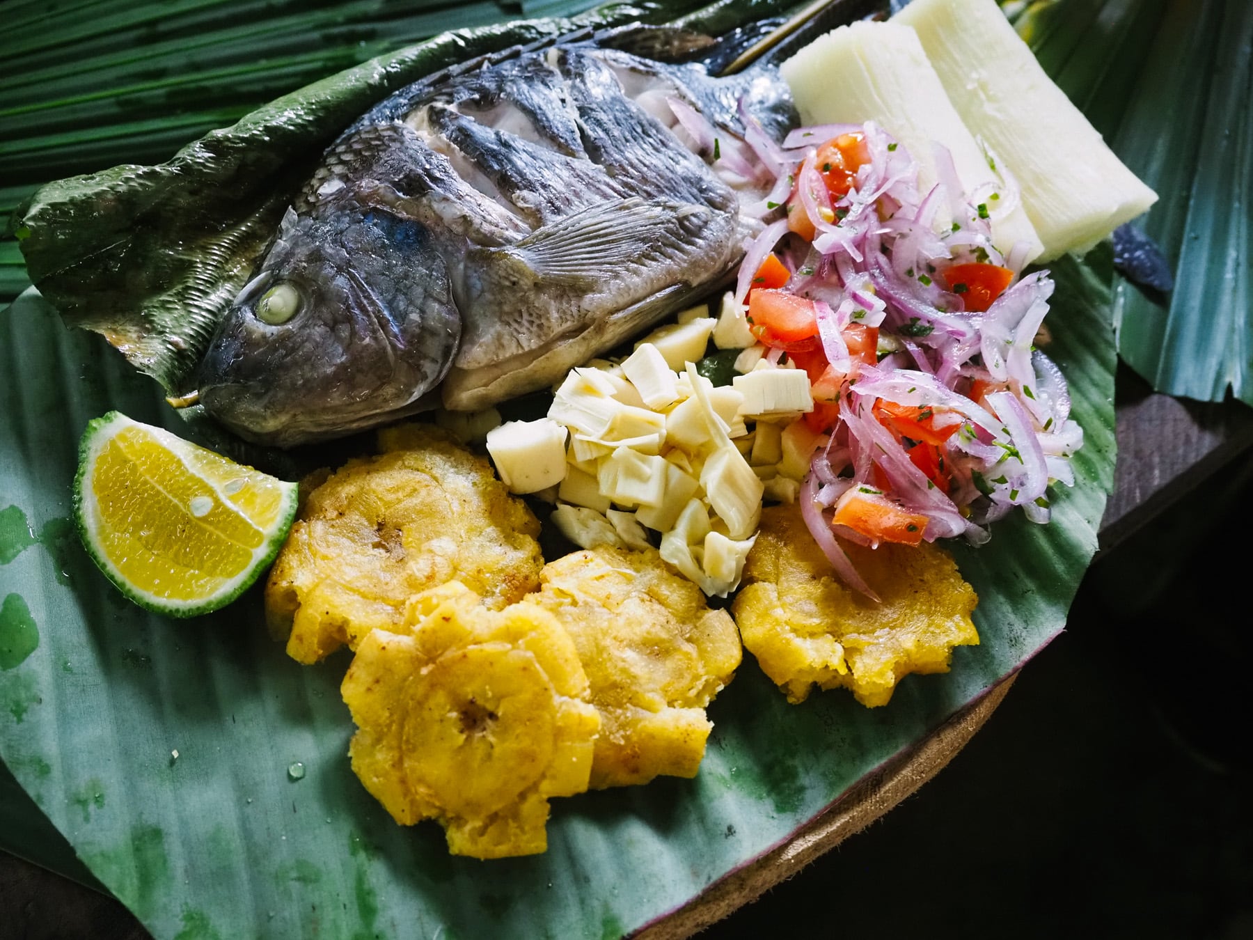 Kichwa Siedlung in Ecuador Mittagessen Victoriabarsch
