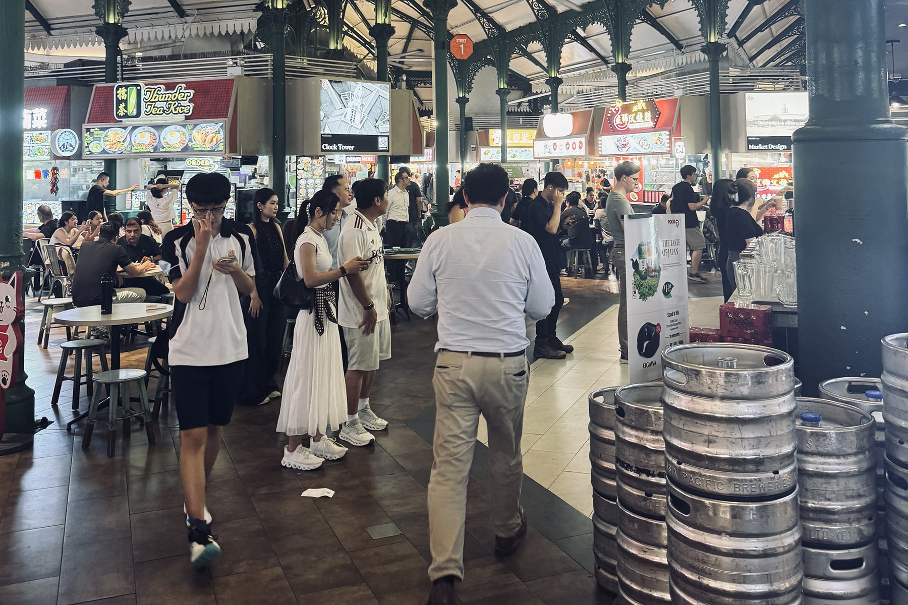 Singapur mit Kindern Foodcourt